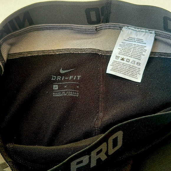 Nike big kids(boys) Dri-fit warm layer Size M - Picture 5 of 5